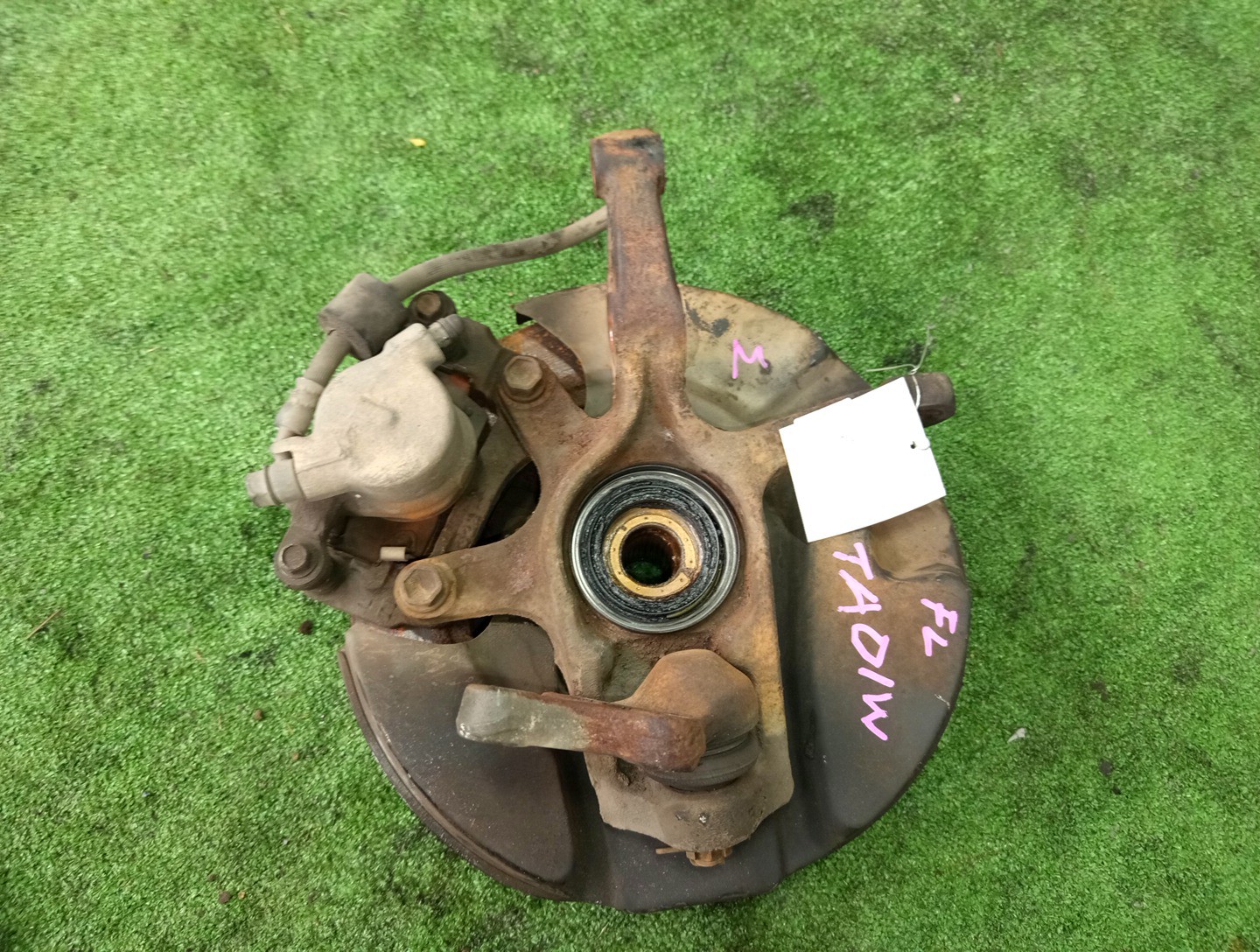 Ступица левая передняя SUZUKI ESCUDO TD51W, TD01W, TD11W, TA01W, TA11W, TA01R, TA51W J20A, G16A, H20A 2 ракурс