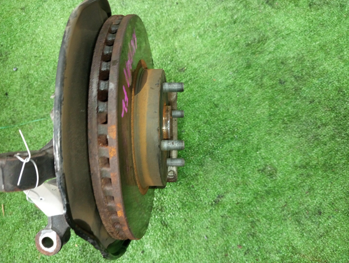 Ступица левая передняя TOYOTA PORTE, SPADE NCP141, NSP140, NSP141 1NZ-FE, 1NR-FE, 2NR-FKE 3 ракурс