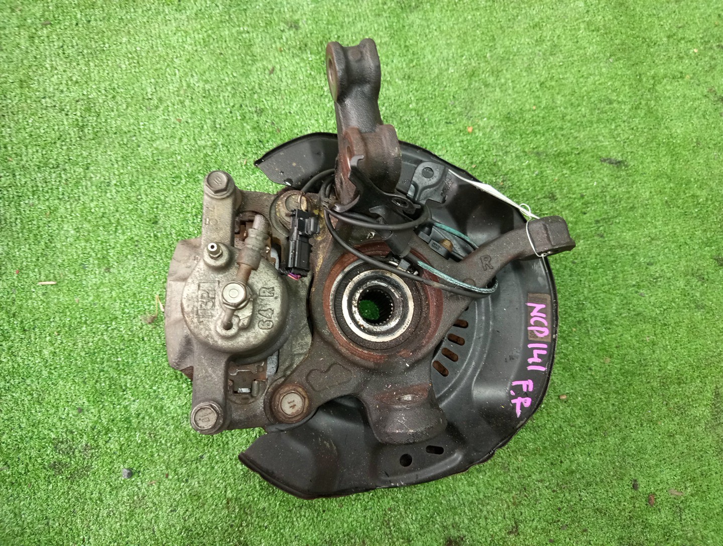 Ступица правая передняя TOYOTA PORTE, SPADE NCP141, NSP140, NSP141 1NZ-FE, 1NR-FE, 2NR-FKE 2 ракурс
