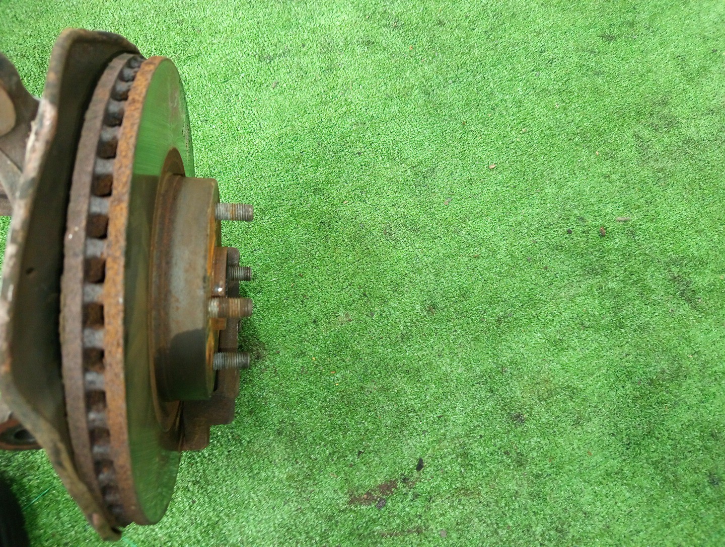 Ступица правая передняя TOYOTA RACTIS NCP105 1NZ-FE 3 ракурс