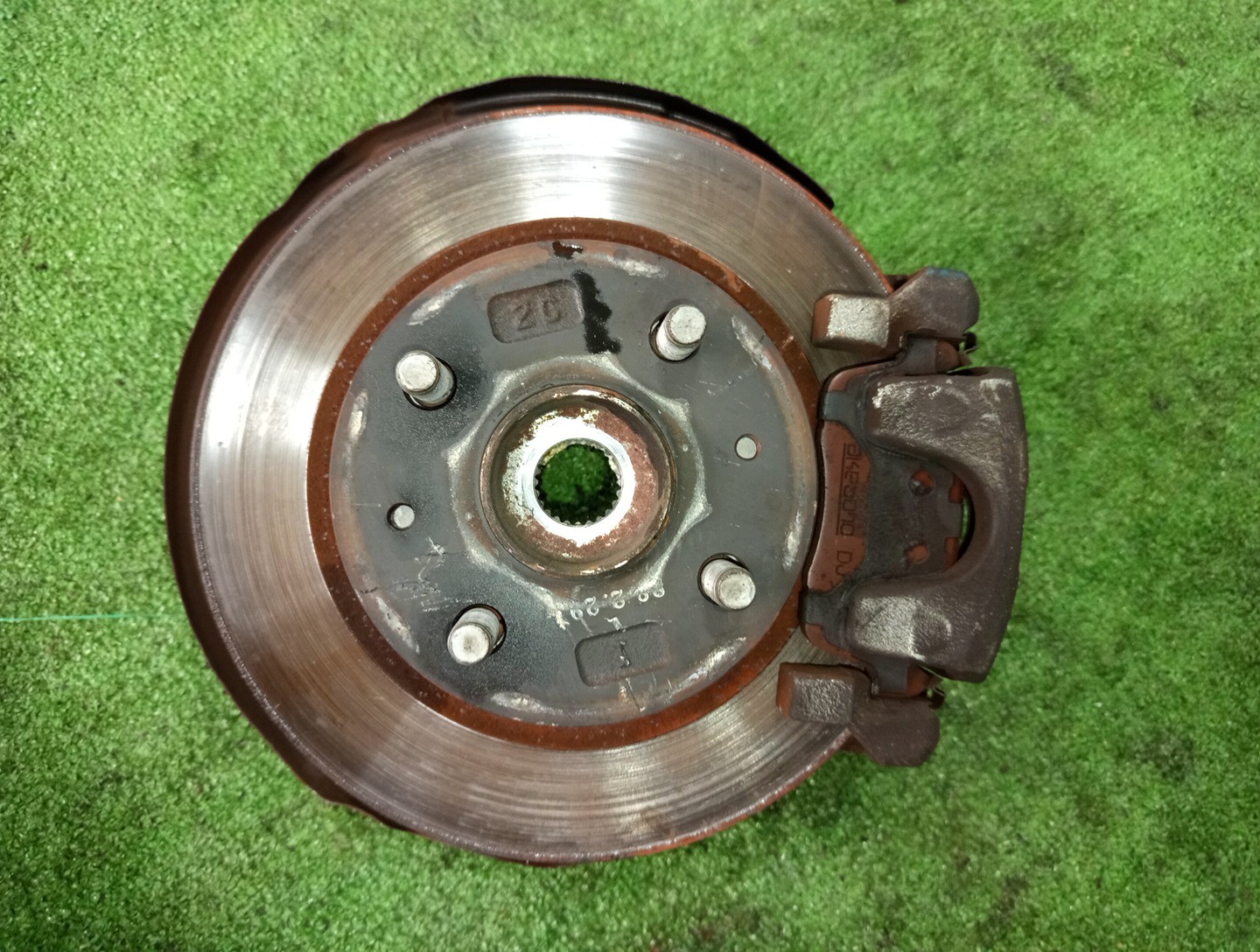 Ступица правая передняя TOYOTA PASSO KGC30 1KR-FE 1 ракурс
