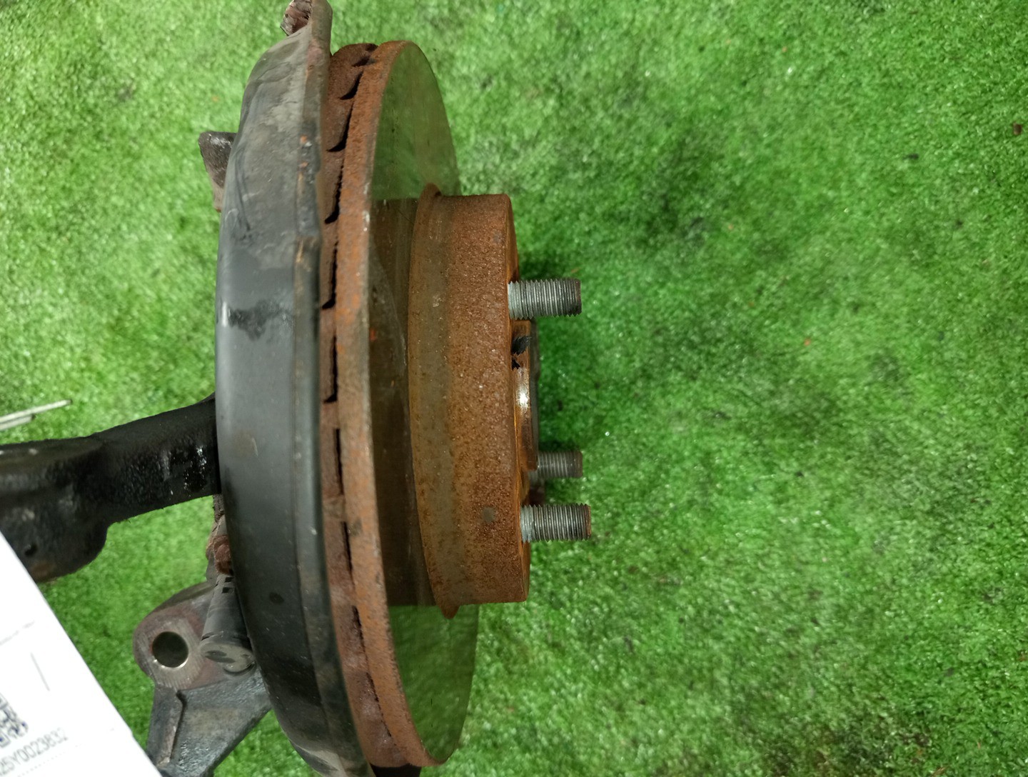Ступица левая передняя TOYOTA PLATZ, VITZ SCP11, SCP10, SCP13 1SZ-FE, 2SZ-FE 3 ракурс