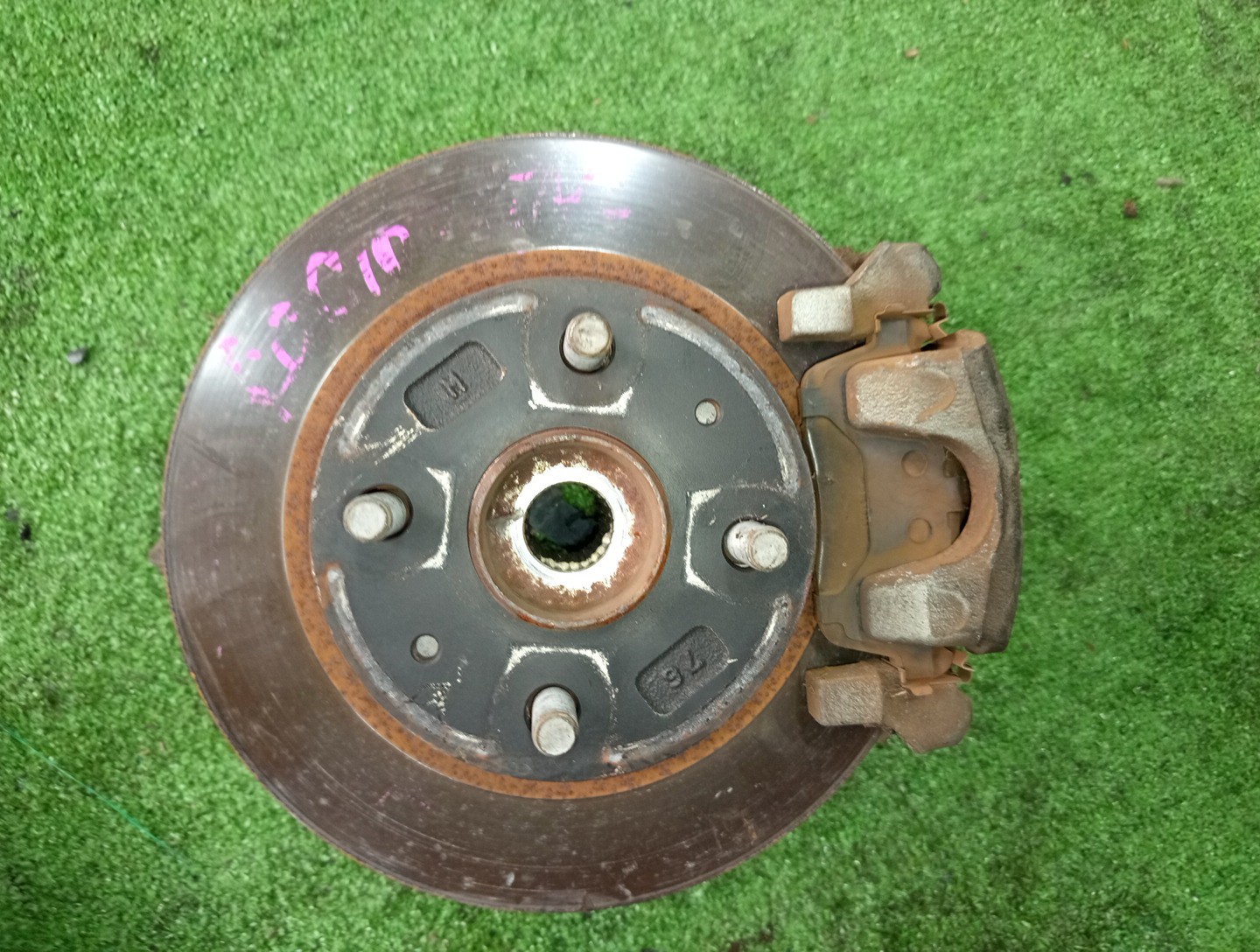 Ступица правая передняя TOYOTA PASSO, BOON KGC15, KGC10, QNC10, M301S, M310S, M300S 1KR-FE, K3-VE 1 ракурс