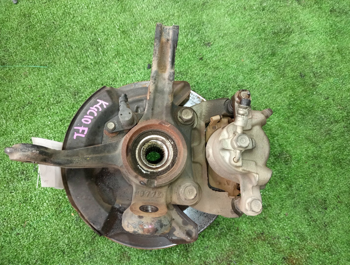 Ступица левая передняя TOYOTA PASSO, BOON KGC15, KGC10, QNC10, M301S, M310S, M300S 1KR-FE, K3-VE 2 ракурс