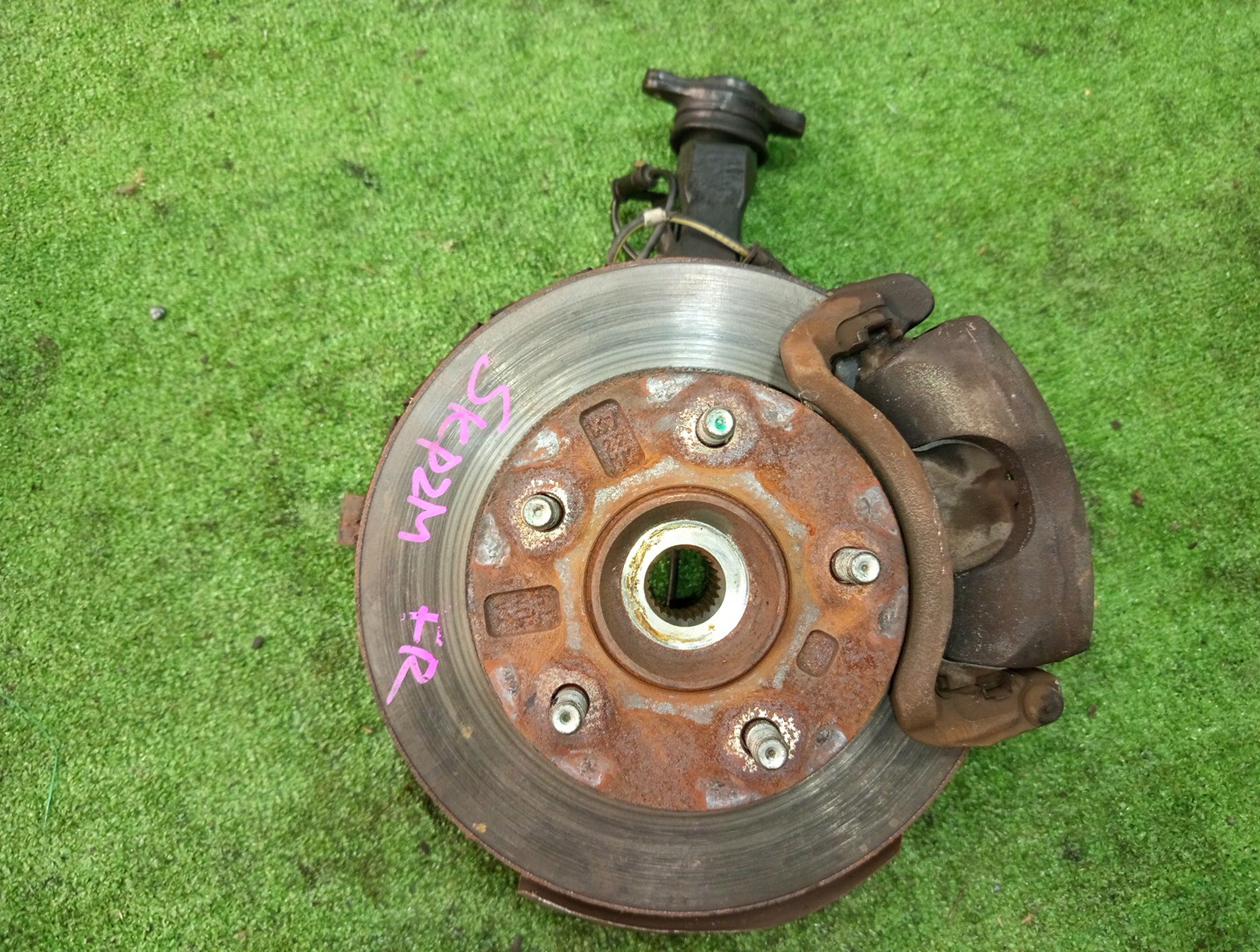 Ступица левая передняя MAZDA BONGO SK22L, SK22M, SKP2M, SKP2L, SK82L, SKF2M R2, L8, F8, RF-T 1 ракурс