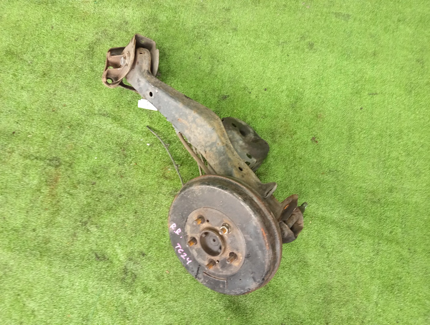 Ступица правая задняя NISSAN SERENA TC24, RC24, PC24, VC24 QR20DE, QR25DE, SR20DE, YD25DDTI 1 ракурс