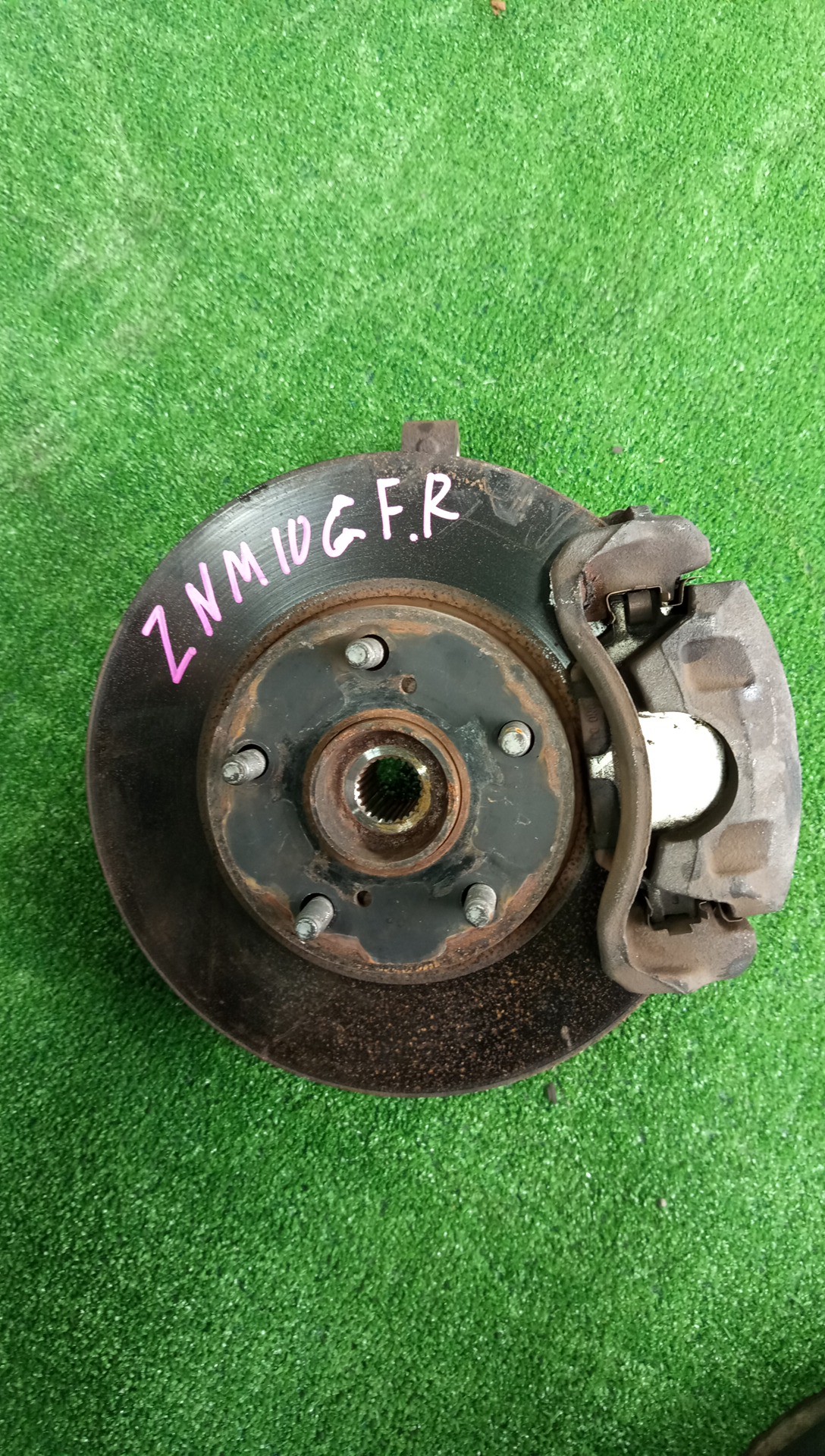 Ступица правая передняя TOYOTA ISIS ZNM10G 1ZZ-FE 1 ракурс
