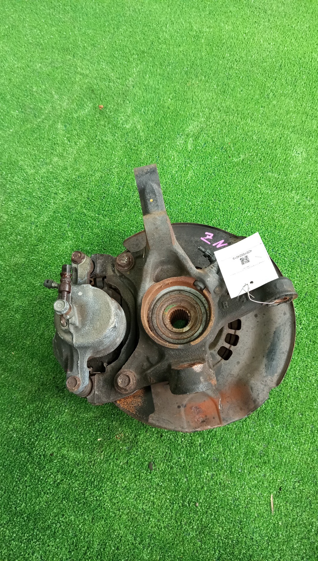 Ступица правая передняя TOYOTA ISIS ZNM10G 1ZZ-FE 3 ракурс