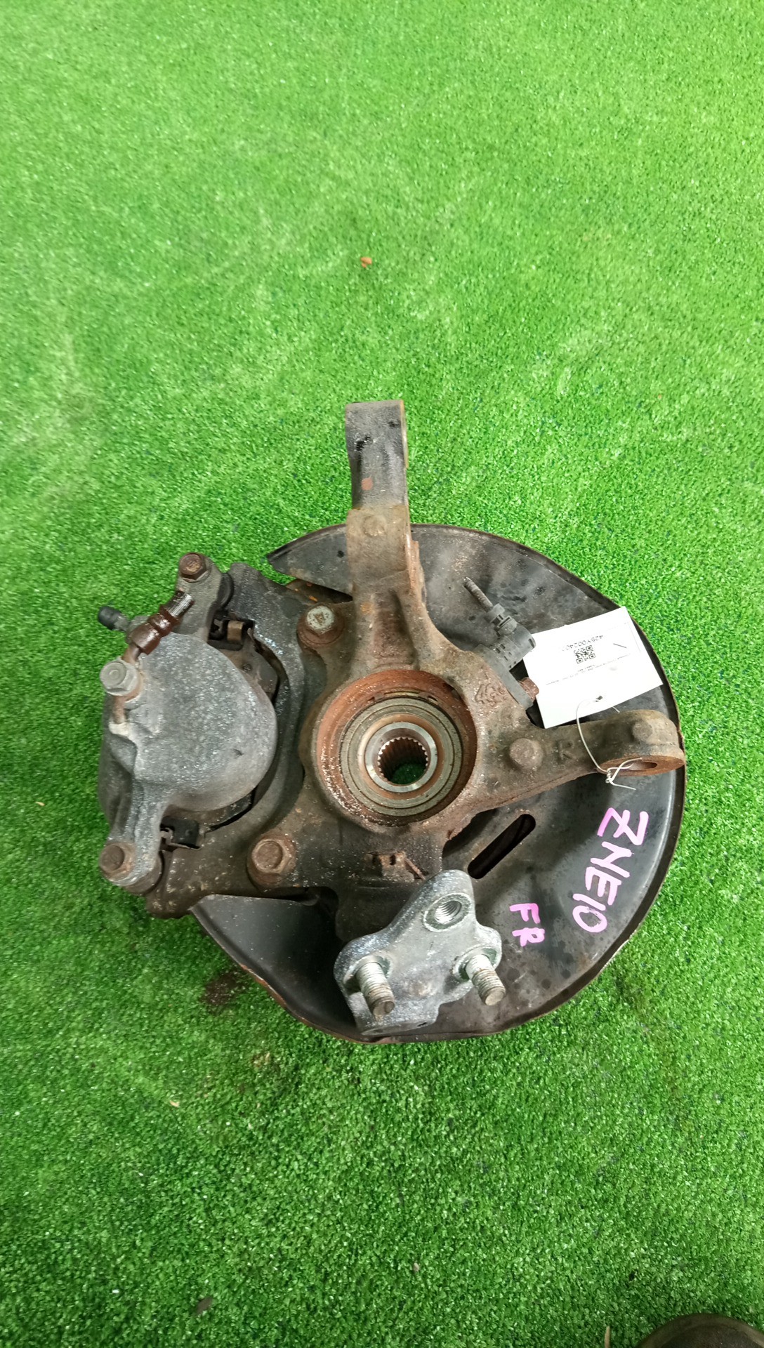 Ступица правая передняя TOYOTA WISH ZNE10G 1ZZ-FE 3 ракурс