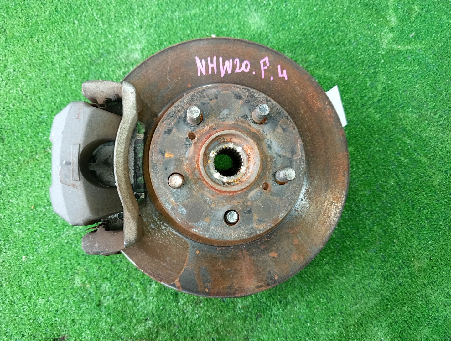 Ступица левая передняя TOYOTA PRIUS NHW20 1NZ-FXE 1 ракурс