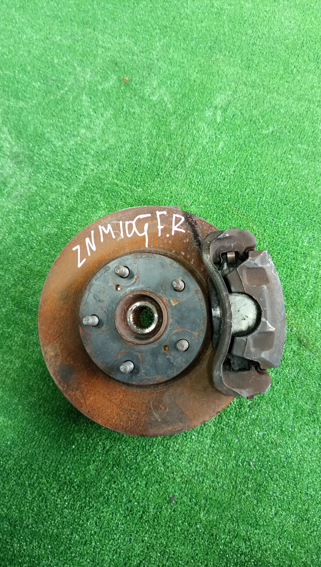 Ступица правая передняя TOYOTA ISIS ZNM10G 1ZZ-FE 1 ракурс