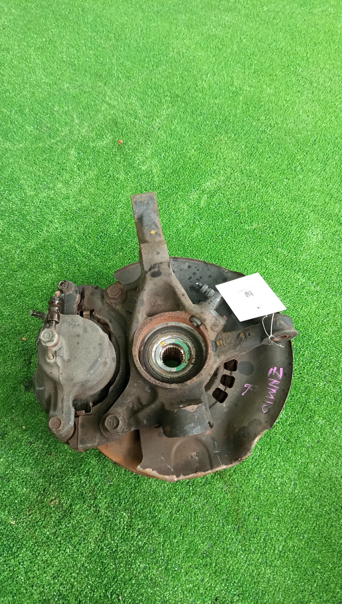 Ступица правая передняя TOYOTA ISIS ZNM10G 1ZZ-FE 3 ракурс