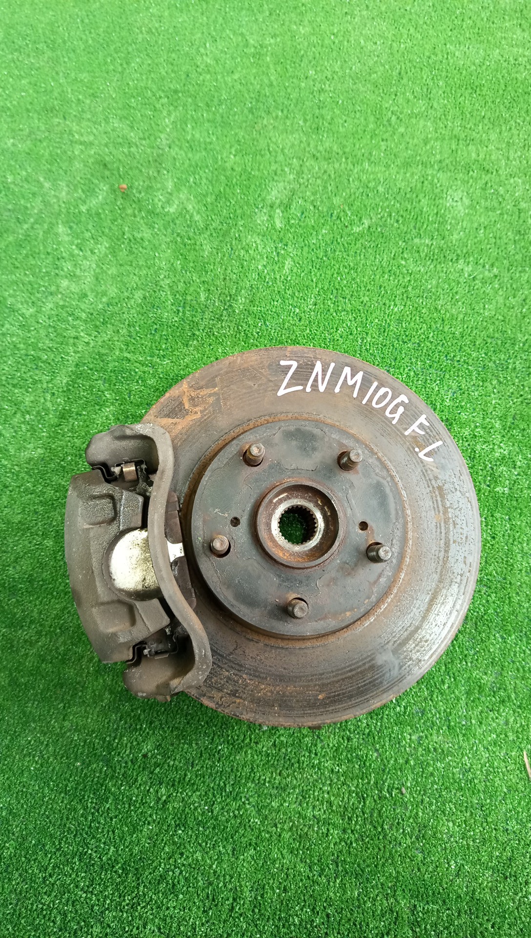 Ступица левая передняя TOYOTA ISIS ZNM10G 1ZZ-FE 1 ракурс