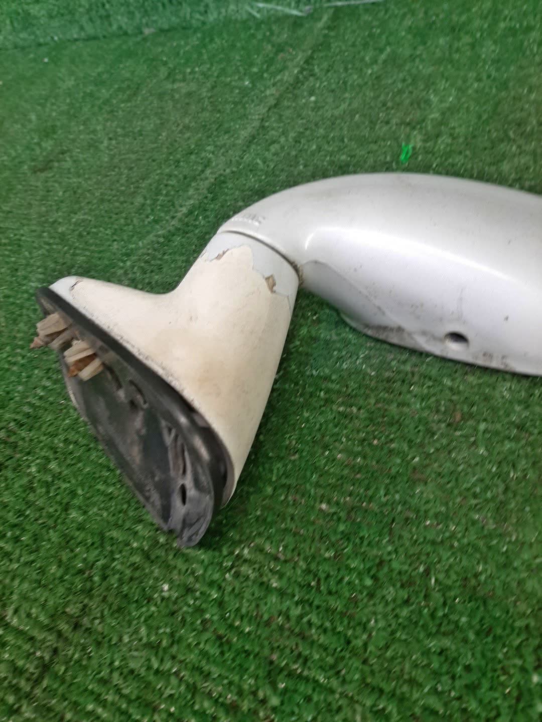 Рожок MITSUBISHI AIRTREK CU5W 2 ракурс