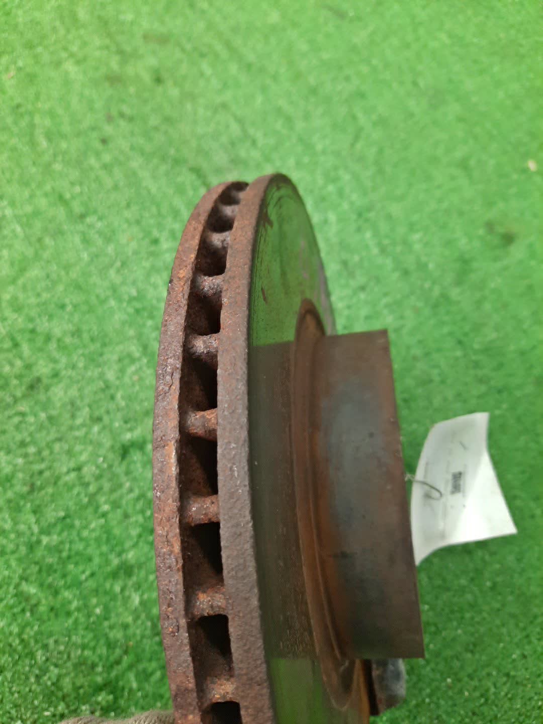 Суппорт тормозной правый передний SUBARU EXIGA YA4 EJ204 3 ракурс