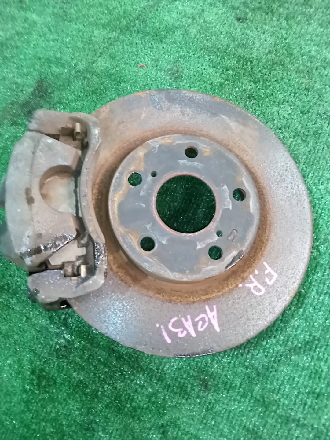 Суппорт тормозной правый передний TOYOTA RAV4 ACA31W 2AZ-FE 1 ракурс