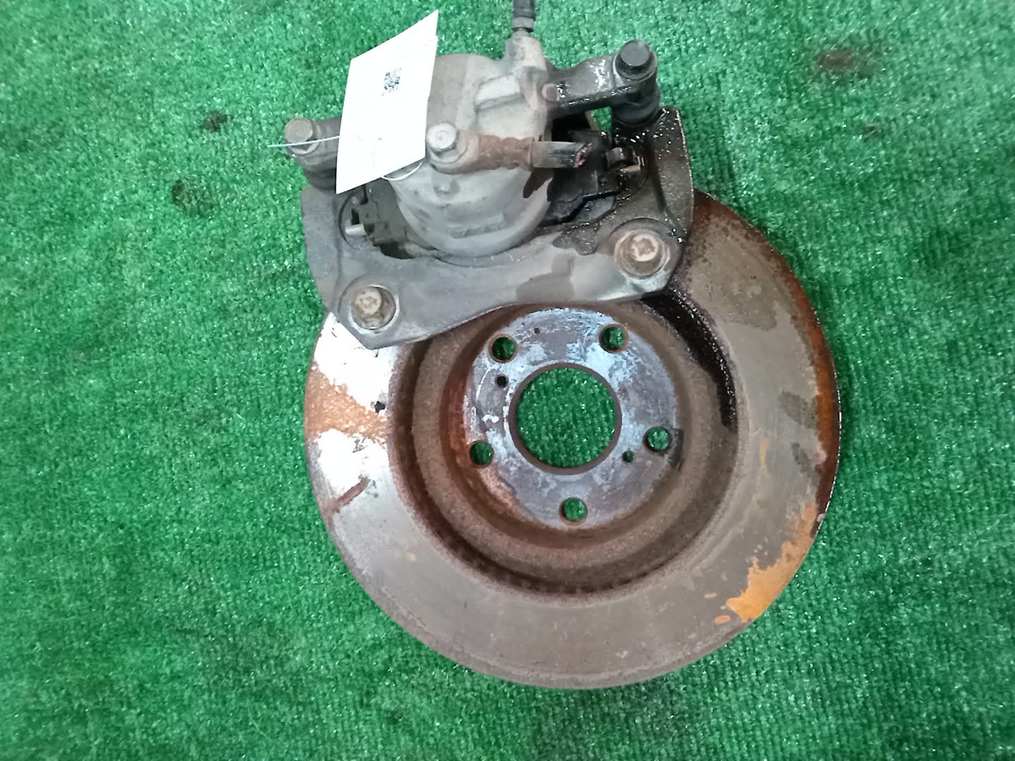 Суппорт тормозной правый передний TOYOTA RAV4 ACA31W 2AZ-FE 3 ракурс