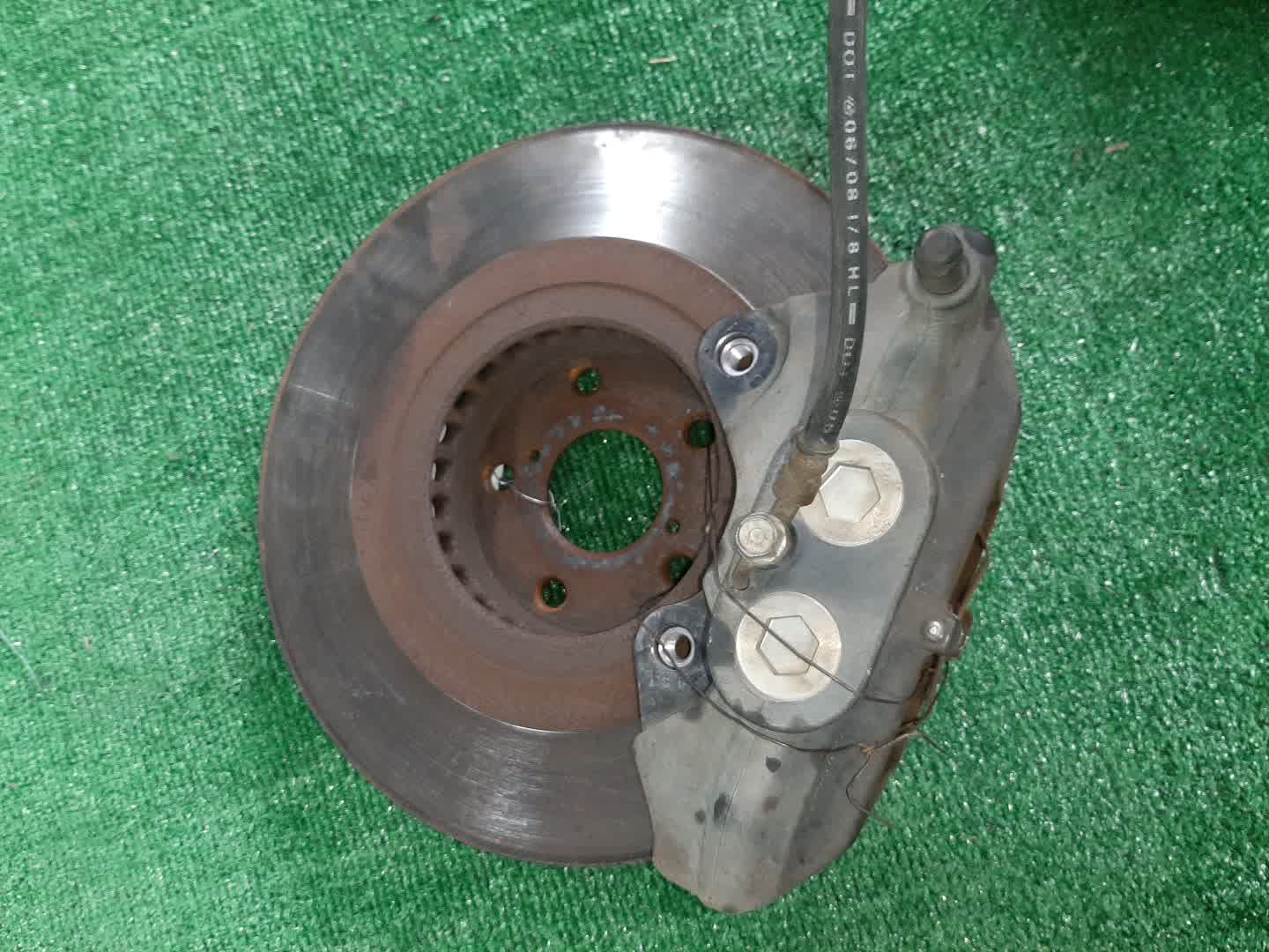 Суппорт тормозной правый передний TOYOTA CROWN GRS204 2GR-FSE 3 ракурс