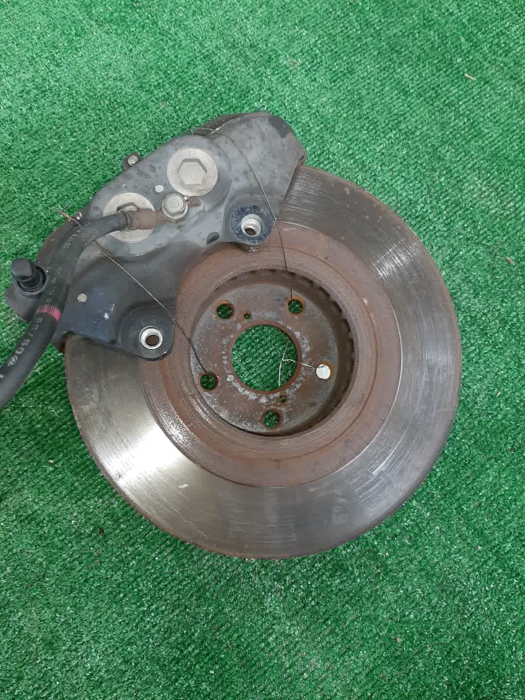 Суппорт тормозной правый передний LEXUS GS350 GRS191 2GR-FSE 3 ракурс
