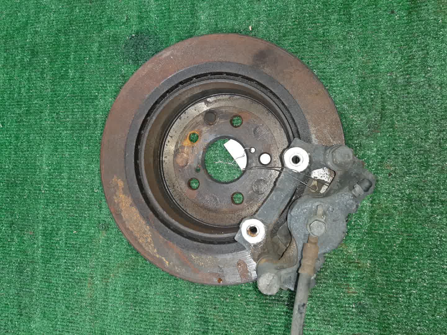 Суппорт тормозной правый задний TOYOTA CROWN GRS184 2GR-FSE 3 ракурс