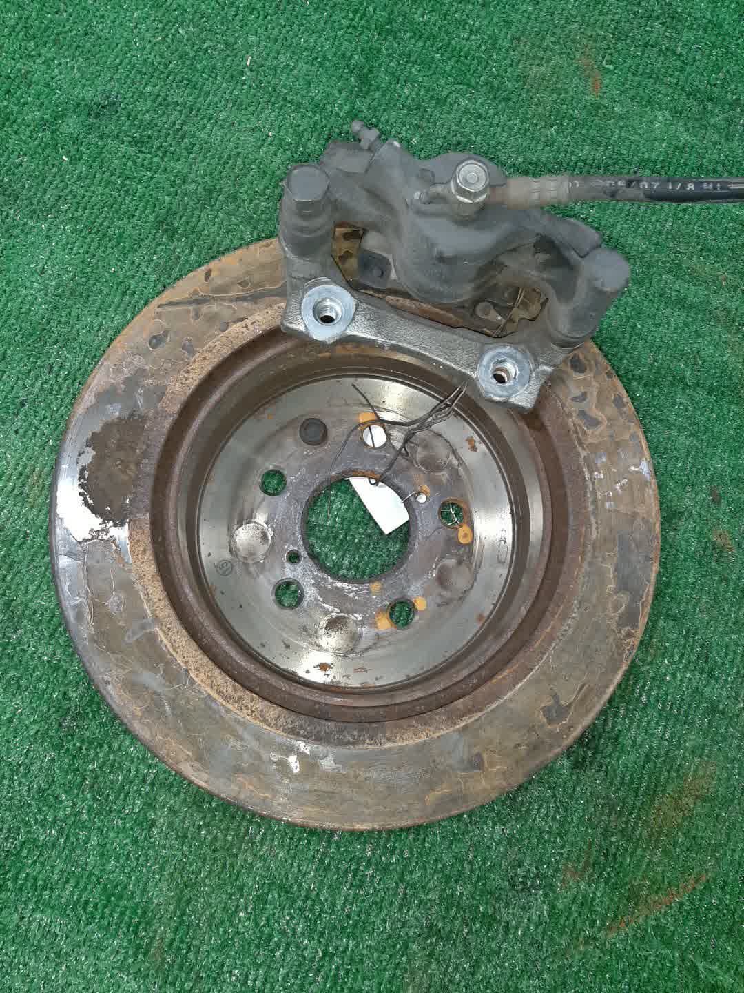 Суппорт тормозной правый задний TOYOTA CROWN GRS184 2GR-FSE 2 ракурс