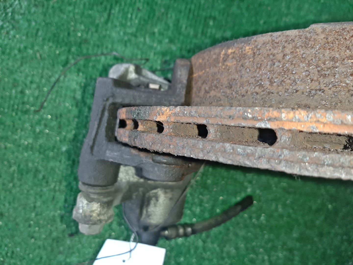 Суппорт тормозной правый задний MAZDA BONGO FRIENDEE SGEW FE 6617 2 ракурс