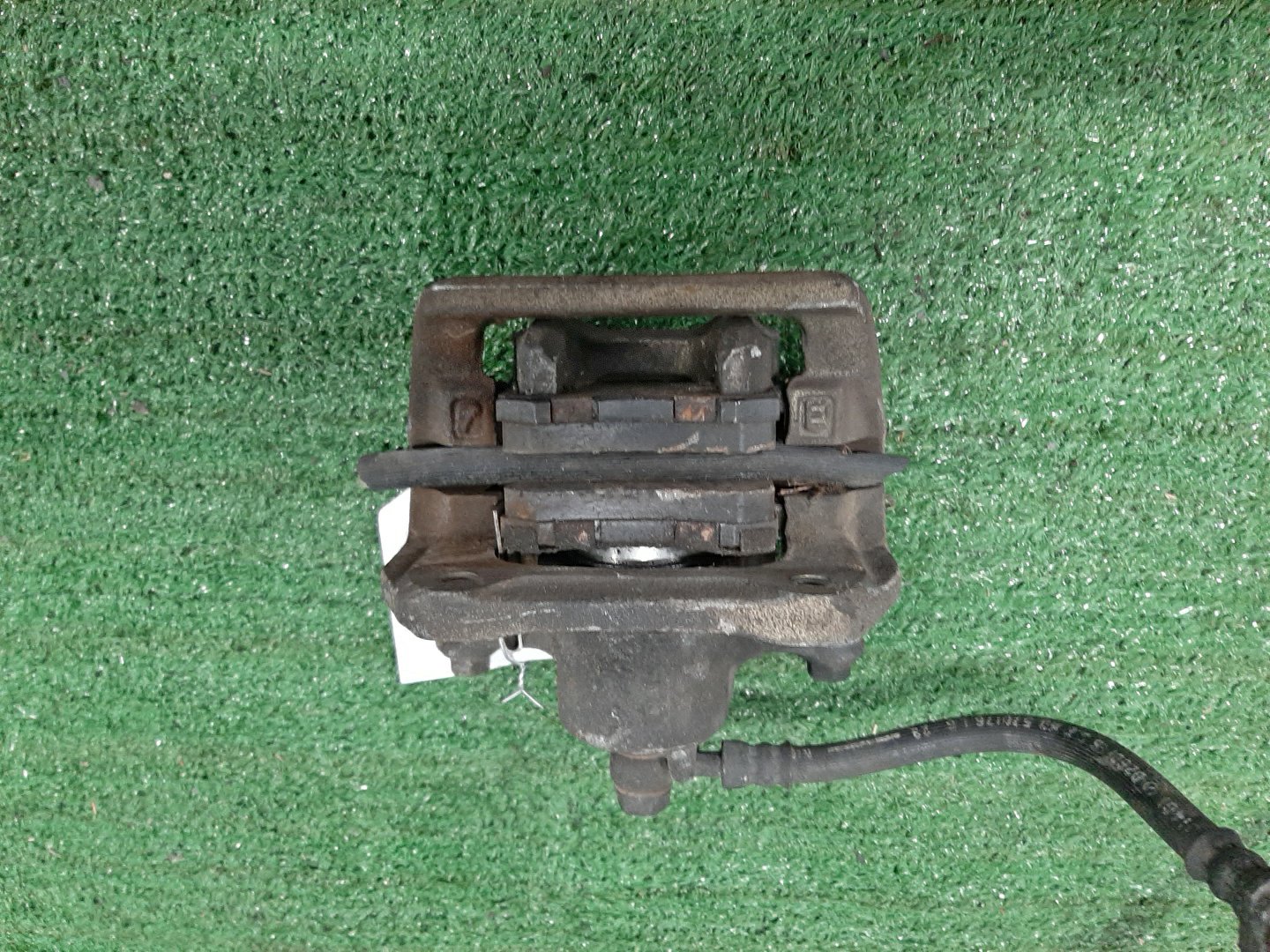 Суппорт тормозной правый задний HONDA STEPWGN RF1 B20B 2 ракурс