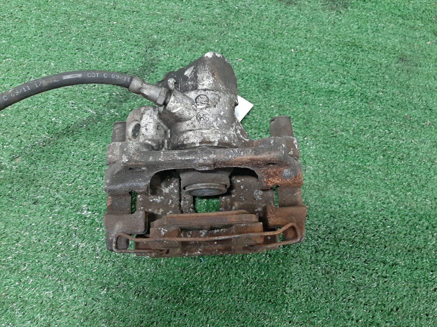 Суппорт тормозной правый задний VOLVO C30 MK43 2 ракурс