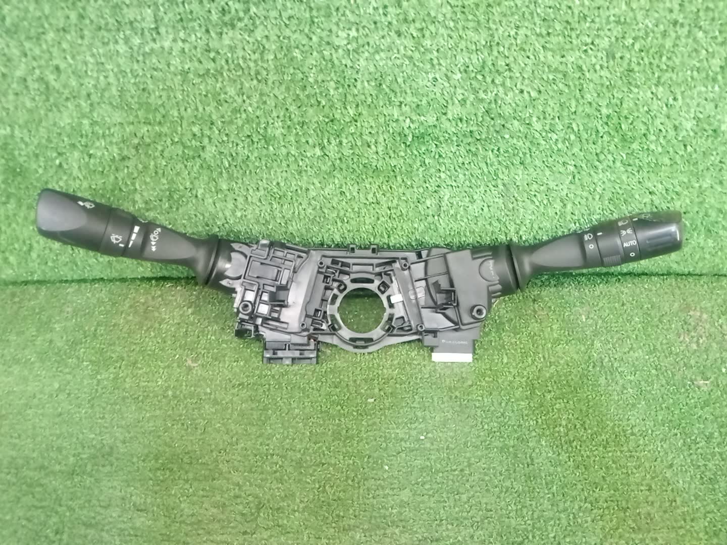 Гитара TOYOTA CROWN AWS210 1 ракурс