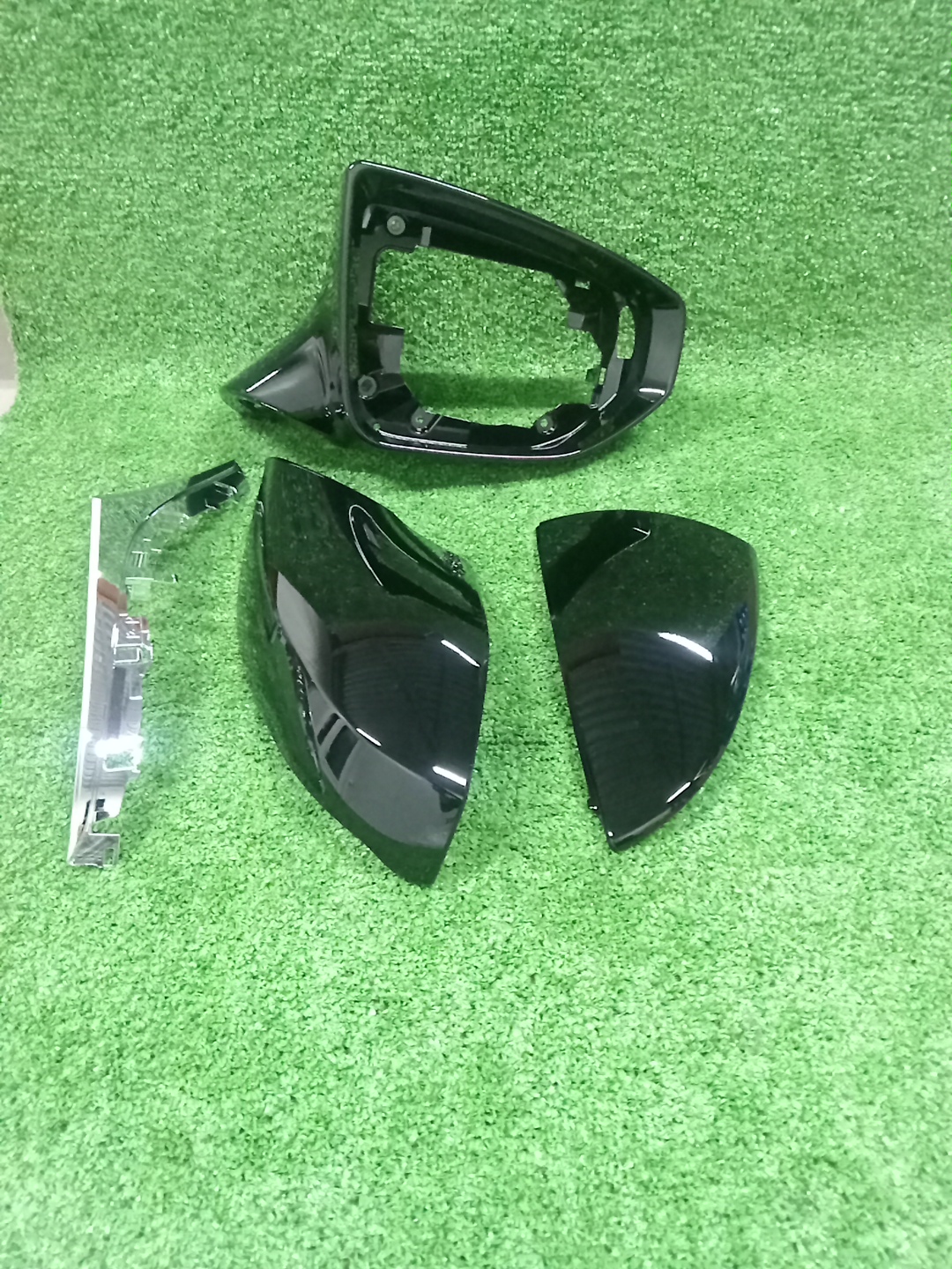 Крышка зеркала заднего вида правая LEXUS UX250H MZAH10 8791A-11010-C0 1 ракурс
