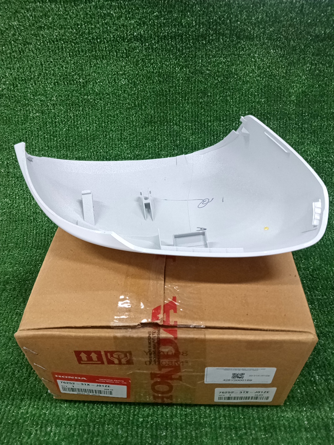 Крышка зеркала заднего вида левая передняя HONDA WR-V DG5 76252-31X-J01ZE 2 ракурс Крышка зеркала заднего вида левая передняя HONDA WR-V DG5 76252-31X-J01ZE 2 ракурс