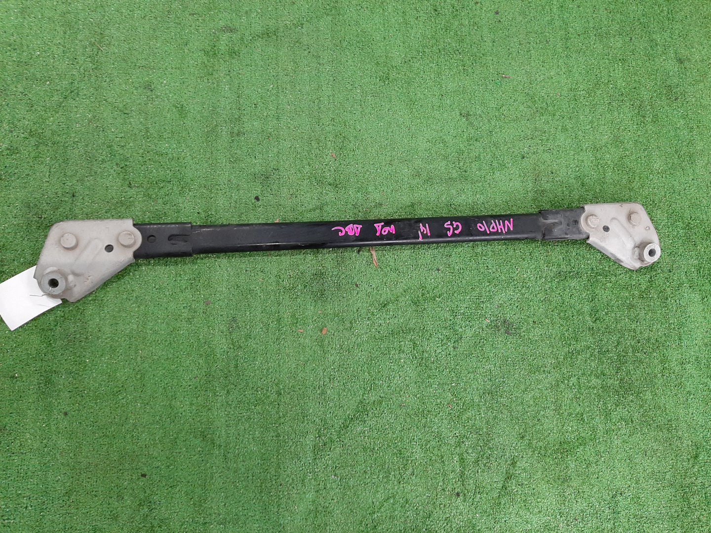 Распорка передняя TOYOTA AQUA NHP10 2 ракурс