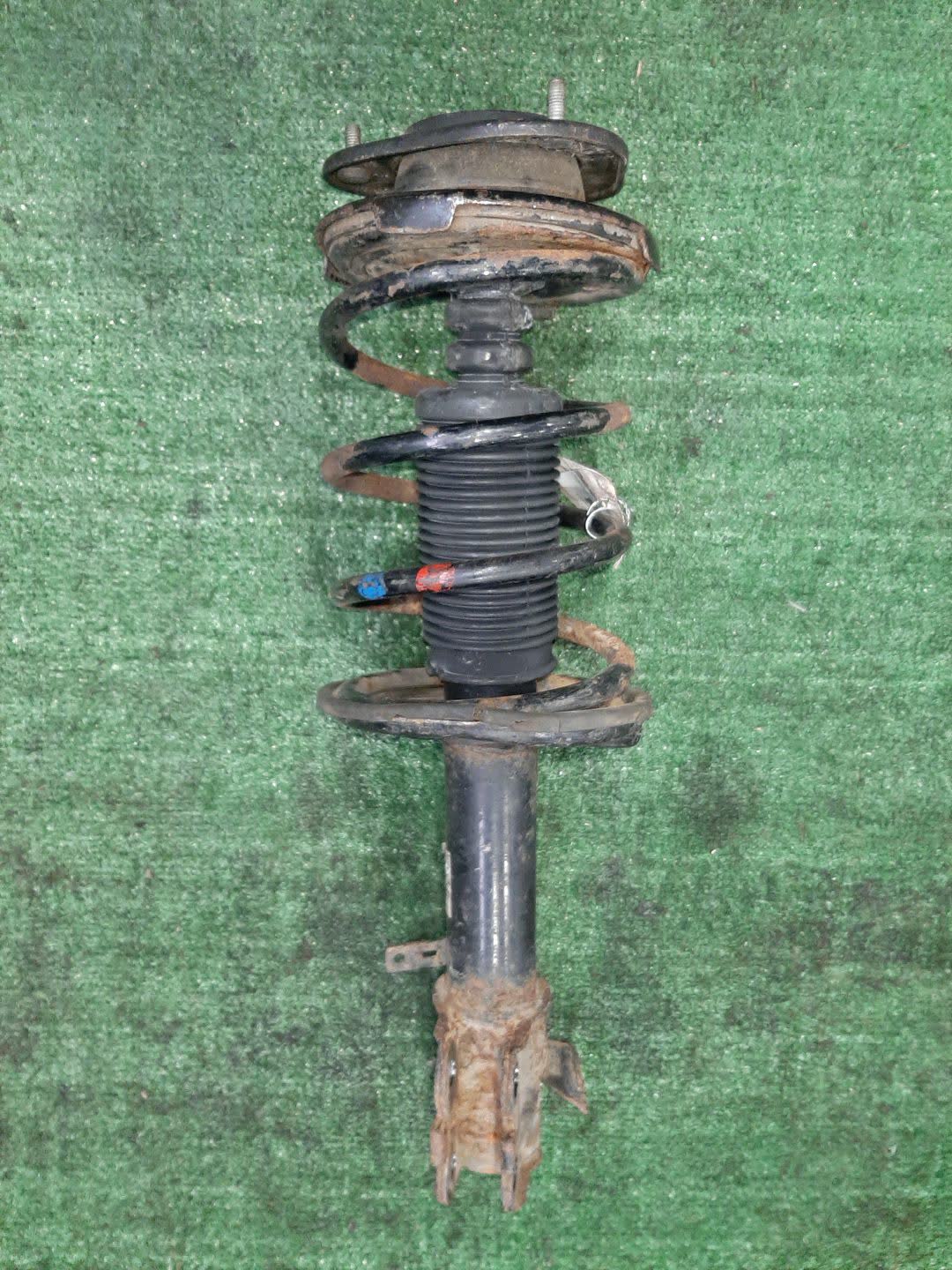 Стойка правая передняя TOYOTA SPRINTER AE114 1 ракурс
