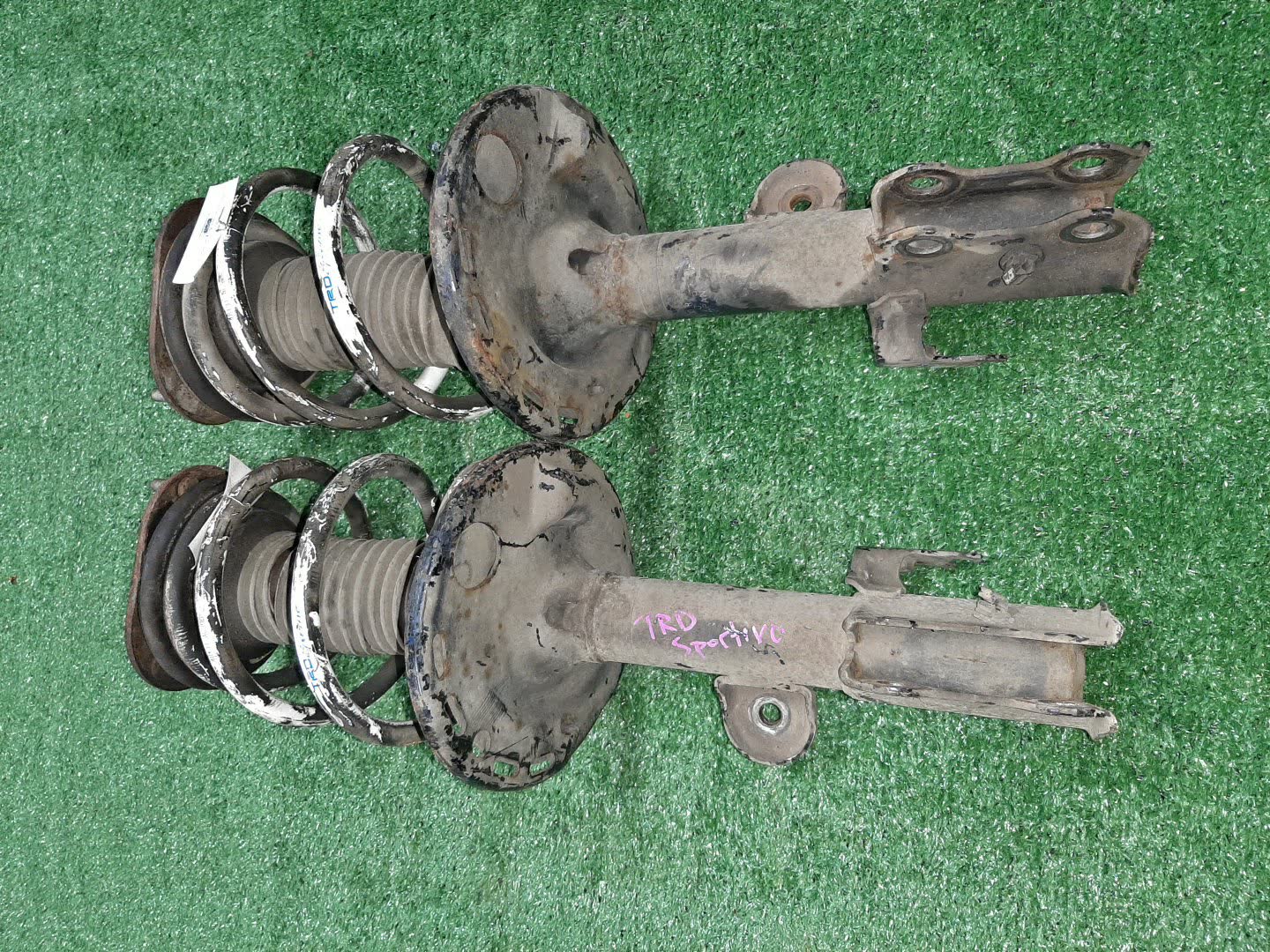 Стойка левая передняя TOYOTA RAV4, VANGUARD ACA31W, GSA33W, ACA33W 2AZ-FE, 2GR-FE 3 ракурс