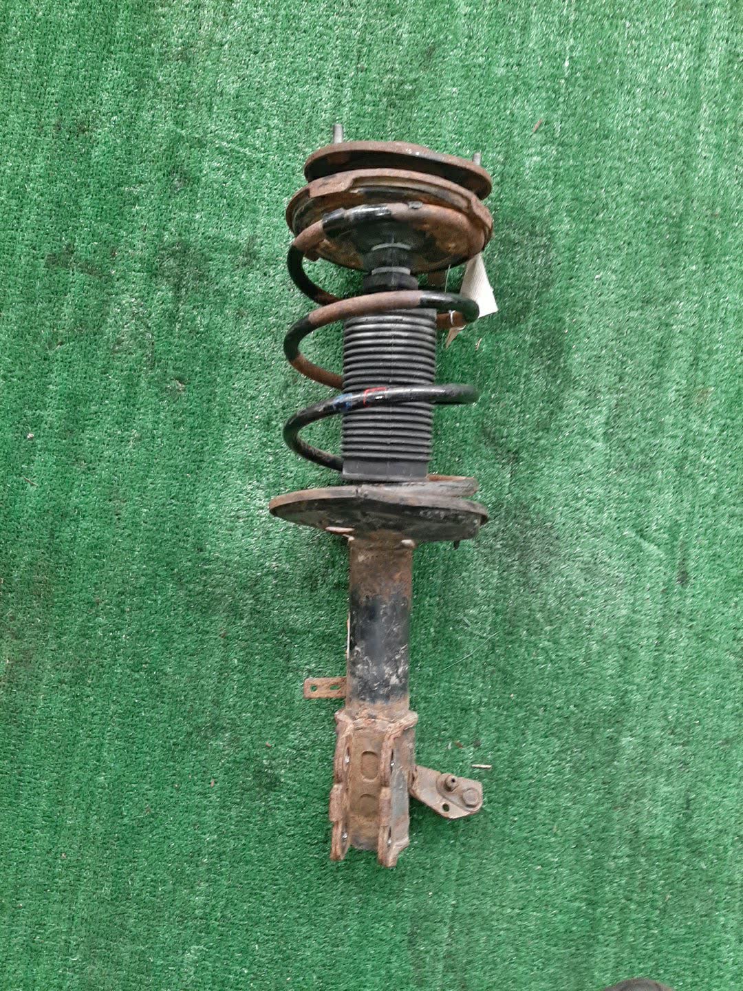 Стойка правая передняя TOYOTA SPRINTER CARIB, CERES, COROLLA, COROLLA LEVIN, SPRINTER MARINO, COROLLA SPACIO, SPRINTER, SPRINTER TRUENO AE111G, AE101, AE111, AE111N 4A-FE 3 ракурс