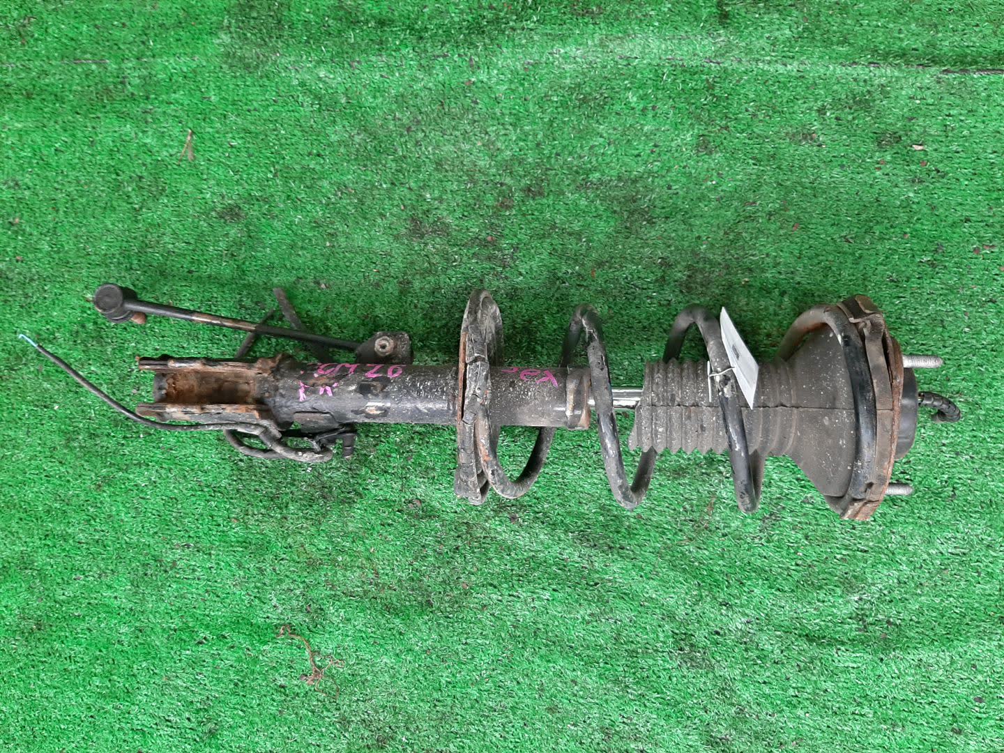 Стойка правая передняя TOYOTA NOAH, VOXY, IPSUM AZR65G, ACM26W 1AZ-FSE, 2AZ-FE 1 ракурс