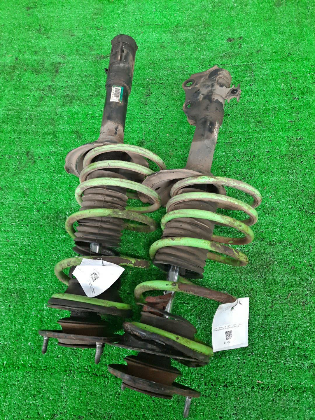Стойка левая передняя TOYOTA FUNCARGO, IST, PLATZ, RAUM, VITZ, WILL VI, PROBOX, BB, PORTE, SUCCEED, WILL CYPHA NCP20, NCP21, NCP60, NCP61, NCP12, SCP11, NCZ20, SCP10, NCP10, SCP13, NCP13, NCP19, NCP51V, NCP58G, NCP50V, NLP51, NCP52V, NCP30, NCP31, NC