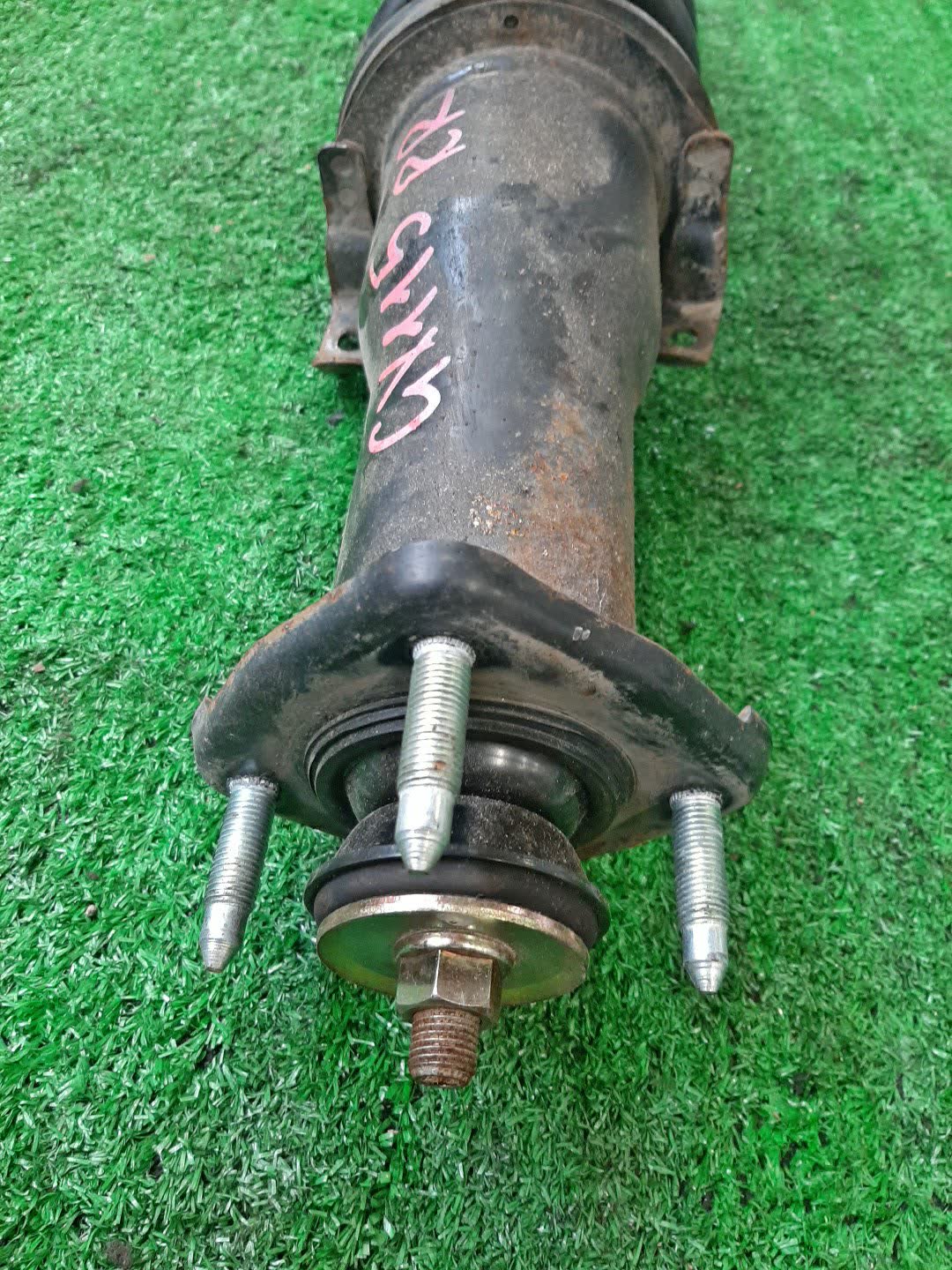 Стойка правая задняя TOYOTA BREVIS, CROWN, PROGRES, ALTEZZA, VEROSSA, MARK II, CROWN ESTATE JCG10, JCG11, JCG15, GS171, JZS175, JZS171, JZS173, JZS179, JKS175, GXE10, SXE10, JCE10, GXE15, JCE15, GX110, JZX110, GX115, JZX115 1JZ-FSE, 2JZ-FSE, 1G-FE, 1 Стойка правая задняя TOYOTA BREVIS, CROWN, PROGRES, ALTEZZA, VEROSSA, MARK II, CROWN ESTATE JCG10, JCG11, JCG15, GS171, JZS175, JZS171, JZS173, JZS179, JKS175, GXE10, SXE10, JCE10, GXE15, JCE15, GX110, JZX110, GX115, JZX115 1JZ-FSE, 2JZ-FSE, 1G-FE, 1