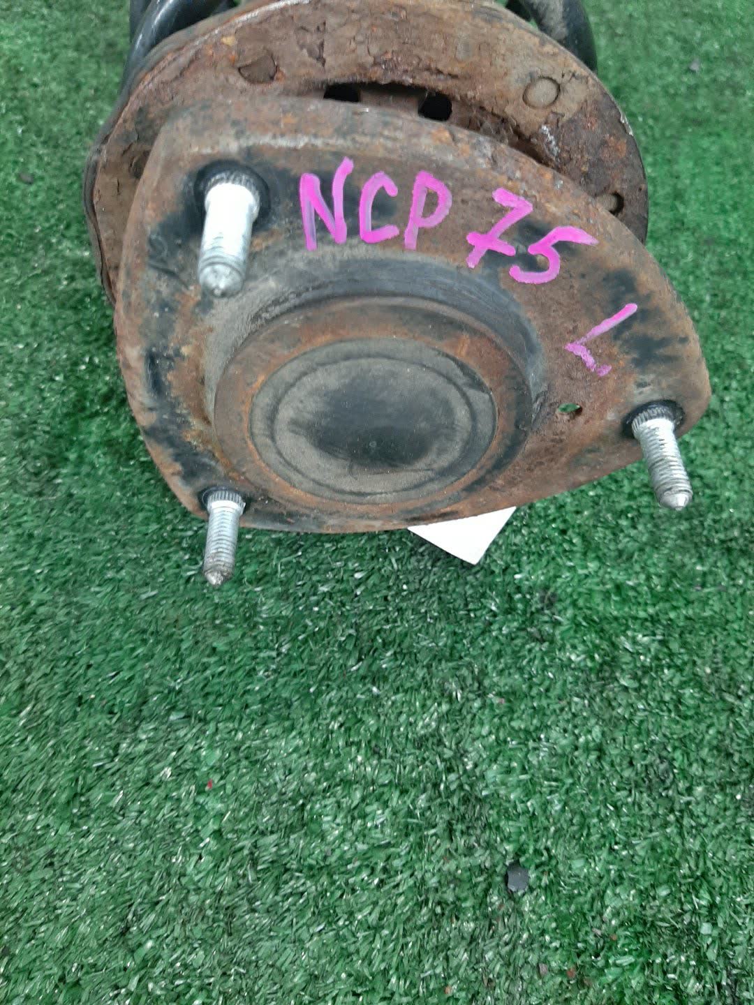 Стойка левая передняя TOYOTA FUNCARGO, IST, PLATZ, RAUM, VITZ, PROBOX, BB, PORTE, SUCCEED, WILL CYPHA NCP25, NCP65, NCP16, NCZ25, NCP15, NCP55V, NCP59G, NCP35, NNP15, NCP75 1NZ-FE, 2NZ-FE 2 ракурс