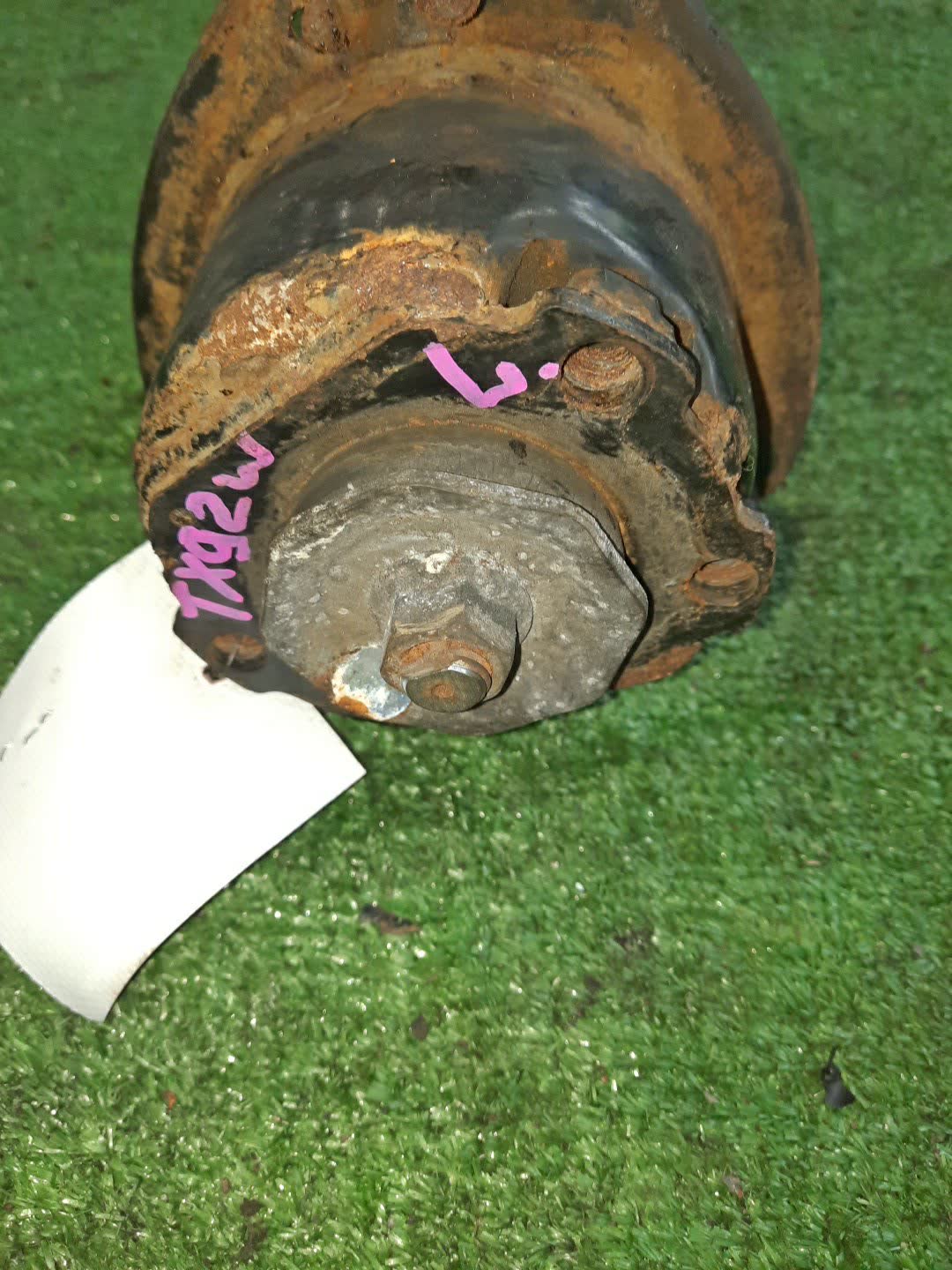 Стойка левая передняя SUZUKI ESCUDO, GRAND ESCUDO TD62W, TD32W, TA02W, TX92W, TD02W, TA52W, TL52W, TD52W H25A, RF-T, G16A, H27A, J20A 2 ракурс
