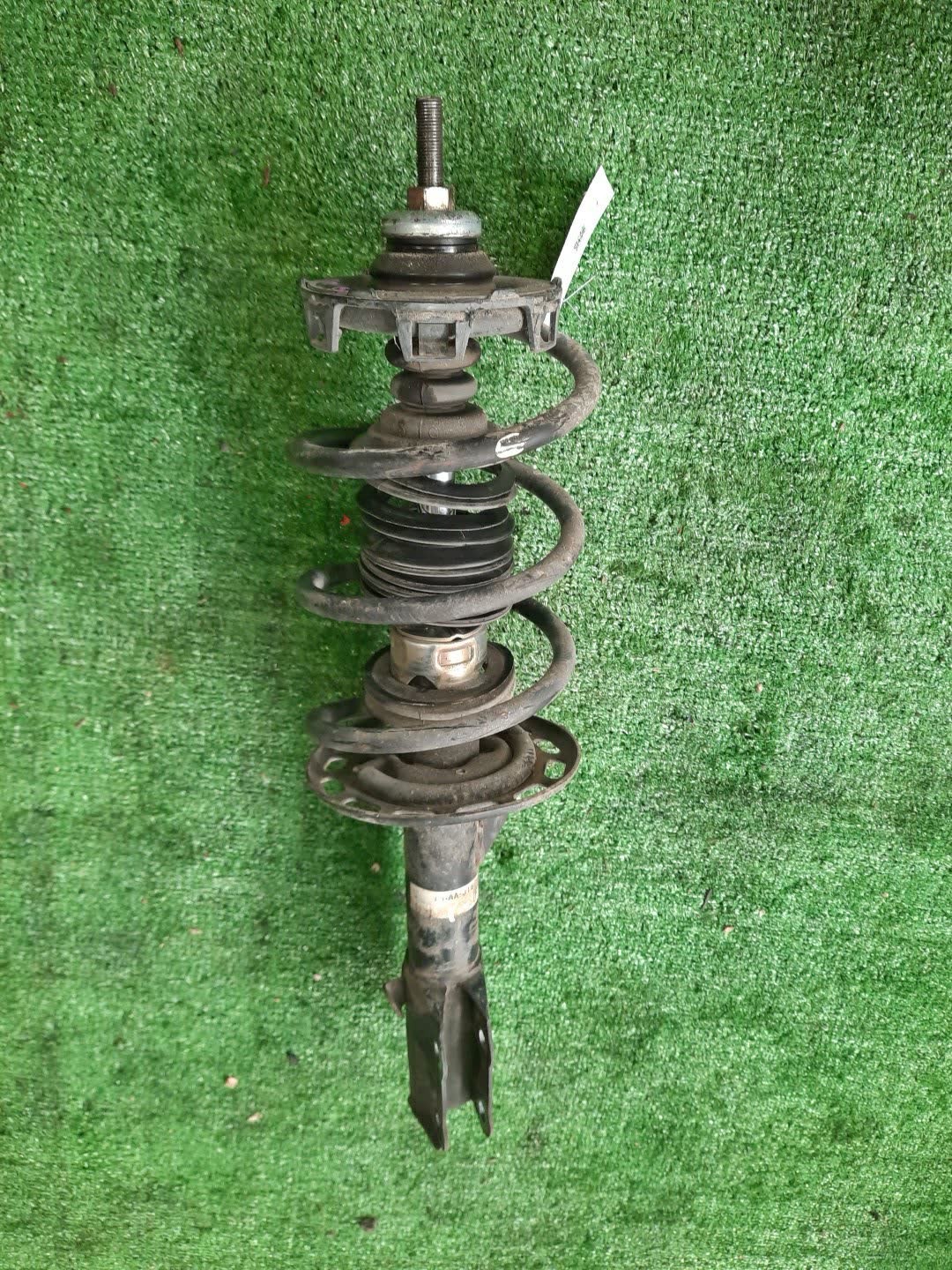 Стойка правая передняя HONDA FIT GD3, GD1 L15A, L13A 1 ракурс