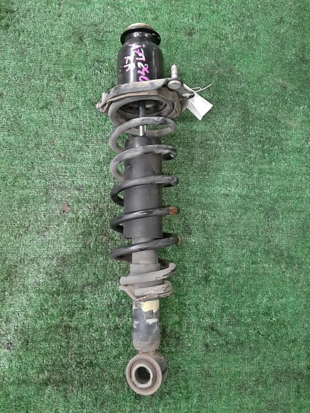 Стойка правая задняя TOYOTA COROLLA, OPA, PREMIO, PRIUS, COROLLA SPACIO, VISTA, ALLION, COROLLA FIELDER, ALLEX, COROLLA RUNX, SIENTA, WILL VS, VISTA ARDEO, COROLLA  AXIO NZE121, NZE120, NZE141, ZZE122, CE121, ZZE123, ACT10, ZCT10, ZZT240, NZT240, AZT
