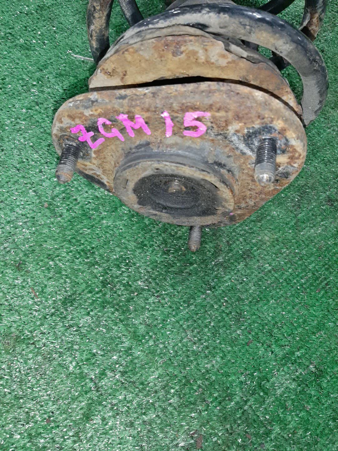 Стойка правая передняя TOYOTA ISIS ZNM10, ZNM10W, ANM10, ANM10W, ANM15, ANM15W, ZGM10, ZGM10W, ZGM11, ZGM11W, ZGM15, ZGM15W, ANM10G, ZGM10G, ANM15G, ZNM10G, ZGM11G, ZGM15G 1ZZ-FE, 1AZ-FSE, 2ZR-FAE, 3ZR-FAE 2 ракурс