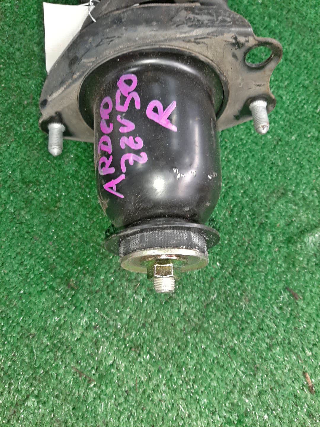 Стойка правая задняя TOYOTA COROLLA, OPA, PREMIO, COROLLA SPACIO, VISTA, ALLION, COROLLA FIELDER, ALLEX, COROLLA RUNX, SIENTA, WILL VS, VISTA ARDEO, COROLLA  AXIO NZE121, NZE120, NZE141, ZZE122, CE121, ZZE123, ACT10, ZCT10, ZZT240, NZT240, AZT240, NZ