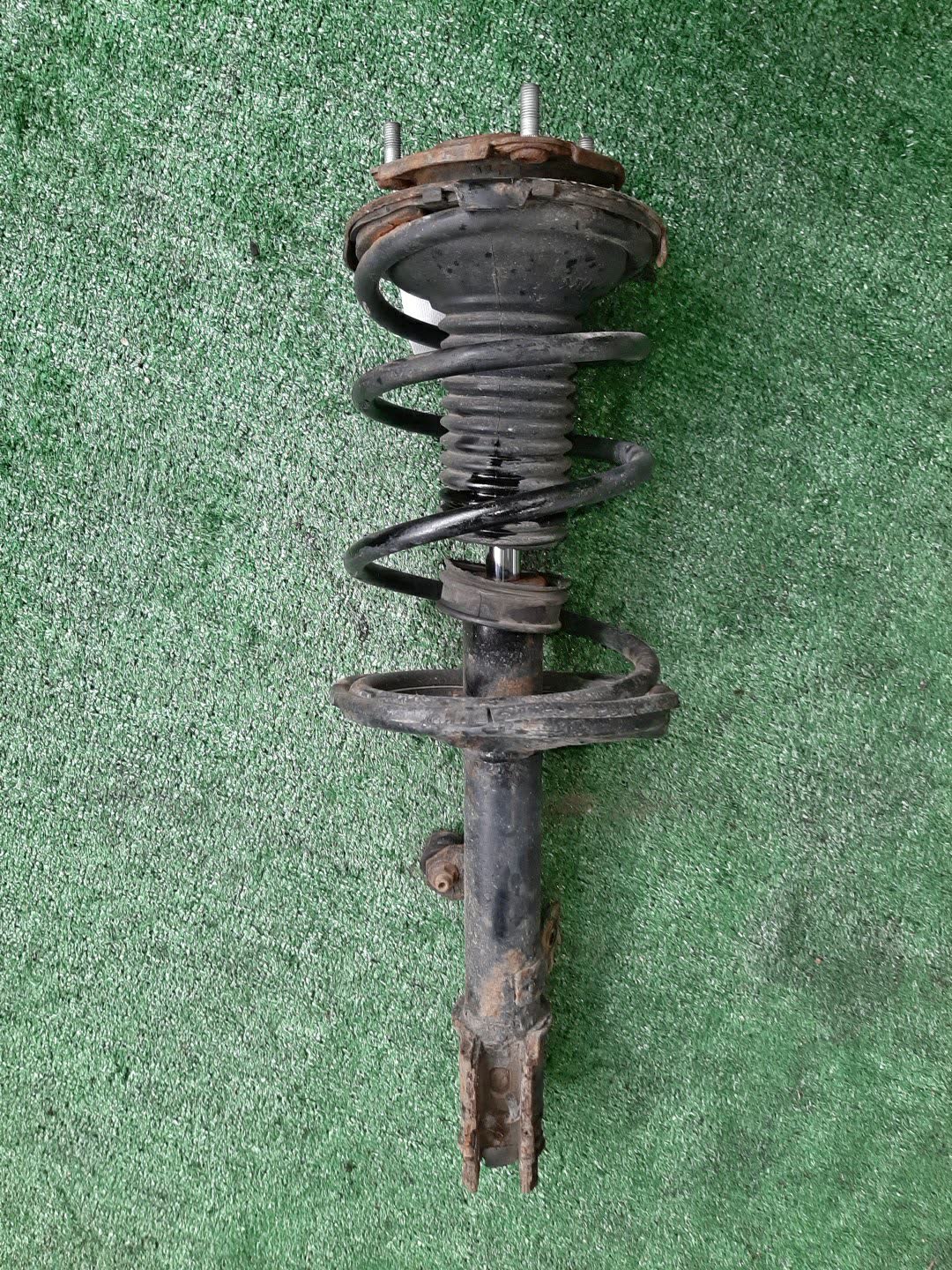 Стойка правая передняя TOYOTA RAV4 ACA21W, ACA20W, ZCA26W, ZCA25W 1AZ-FSE, 1ZZ-FE 1 ракурс Стойка правая передняя TOYOTA RAV4 ACA21W, ACA20W, ZCA26W, ZCA25W 1AZ-FSE, 1ZZ-FE 1 ракурс