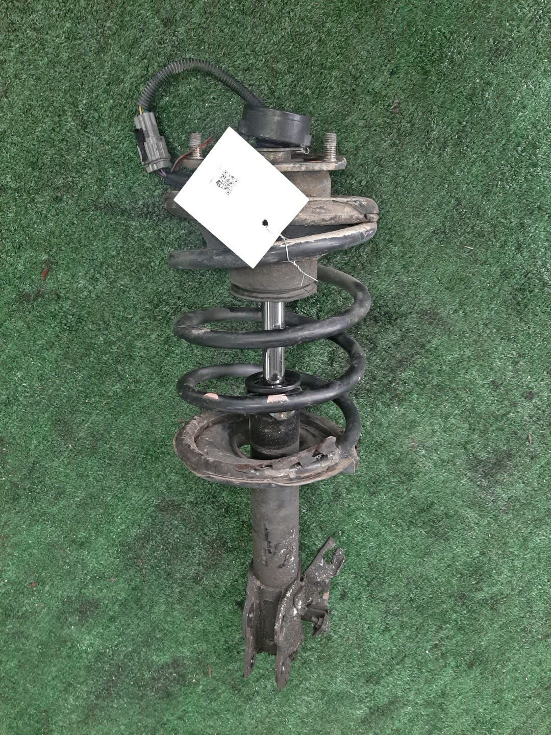 Стойка правая передняя NISSAN SERENA TNC24, TC24, RC24, PC24, PNC24, VC24, VNC24 QR20DE, QR25DE, SR20DE, YD25DDTI 1 ракурс