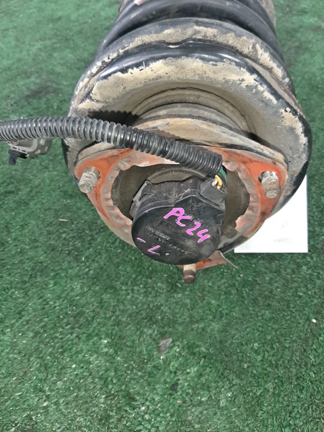Стойка левая передняя NISSAN SERENA TNC24, TC24, RC24, PC24, PNC24, VC24, VNC24 QR20DE, QR25DE, SR20DE, YD25DDTI 2 ракурс