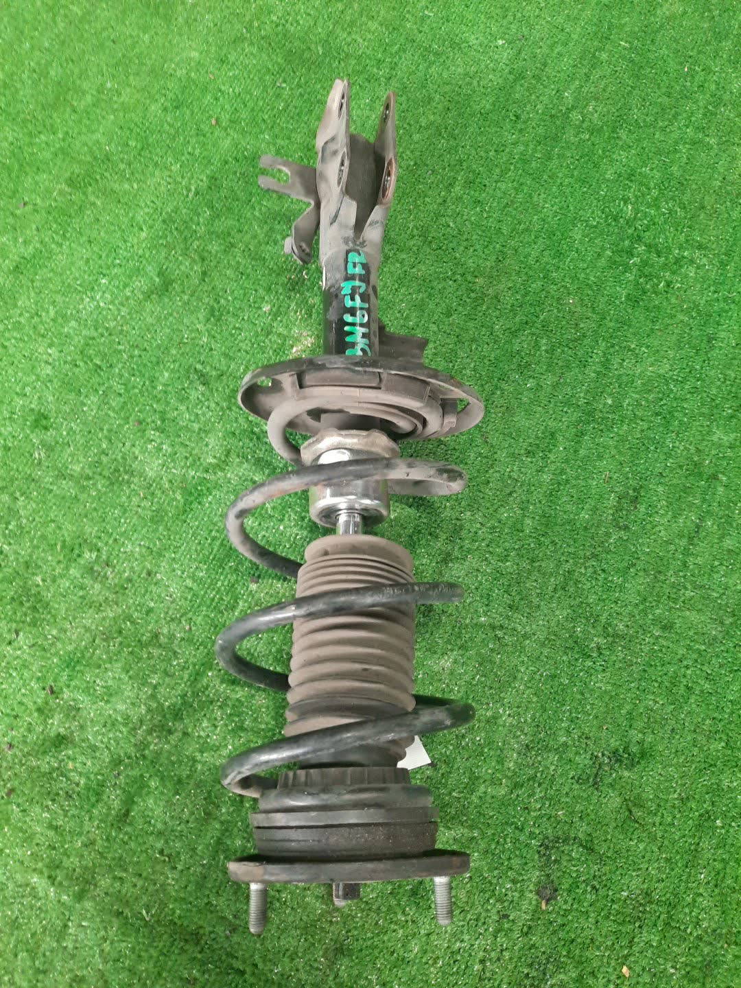 Стойка правая передняя MAZDA AXELA, MAZDA 3, 3 BMLFS, BM6FJ, BM2AS, BM2FP, BM2AP, BM5FP, BM5FS, BM5AS, BM5AP, BM2FS, BYEFP, BMEFS, BM Z6 1 ракурс Стойка правая передняя MAZDA AXELA, MAZDA 3, 3 BMLFS, BM6FJ, BM2AS, BM2FP, BM2AP, BM5FP, BM5FS, BM5AS, BM5AP, BM2FS, BYEFP, BMEFS, BM Z6 1 ракурс