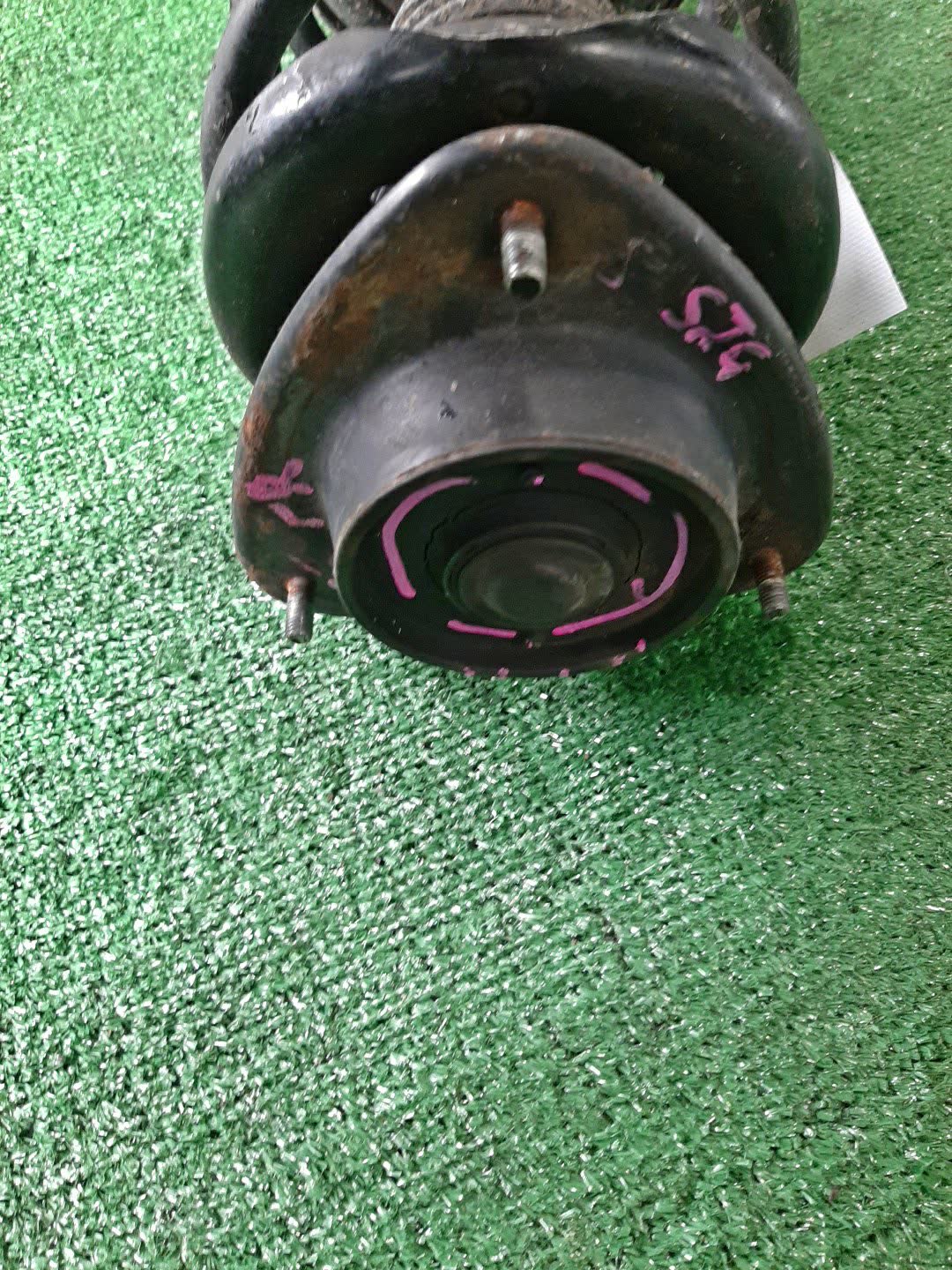 Стойка правая передняя SUBARU FORESTER SJG FA20F 2 ракурс Стойка правая передняя SUBARU FORESTER SJG FA20F 2 ракурс