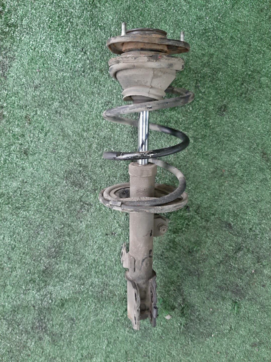Стойка левая передняя TOYOTA COROLLA, PREMIO, COROLLA SPACIO, WISH, ALLION, COROLLA FIELDER, ALLEX, COROLLA RUNX, WILL VS, COROLLA  AXIO ZZE124, NZE121, NZE120, ZZE122, NZE124, CE121, ZRT265, ZZT240, NZT240, ZRT260, ZZT245, NZT260, ZRT261, NZE121N, Z